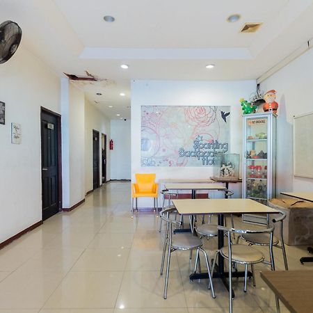 Reddoorz At Sparkling Hotel Сурабая Экстерьер фото