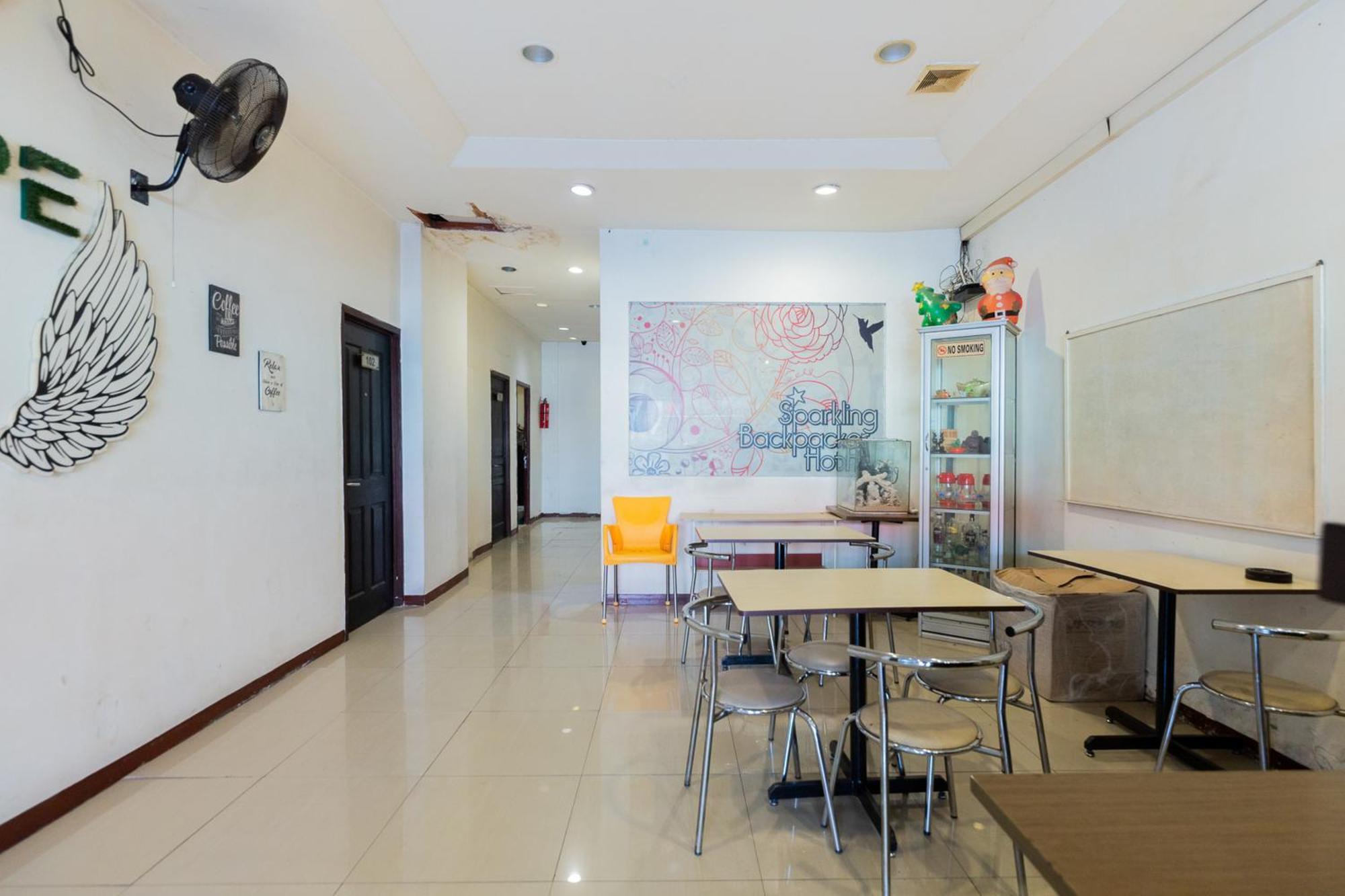 Reddoorz At Sparkling Hotel Сурабая Экстерьер фото