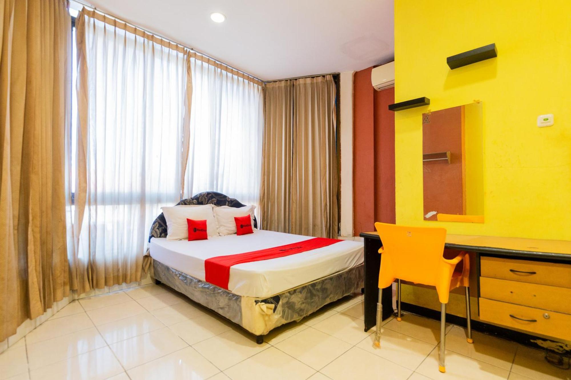 Reddoorz At Sparkling Hotel Сурабая Экстерьер фото
